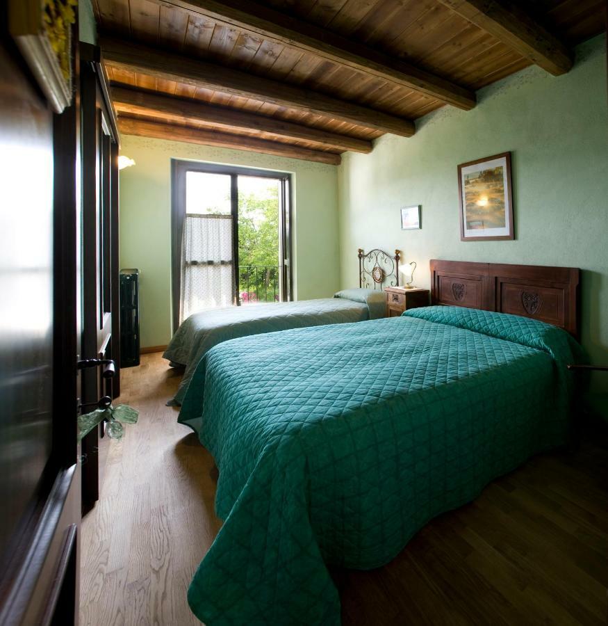 Gasthaus Cascina Il Ginepro Sinio Exterior foto